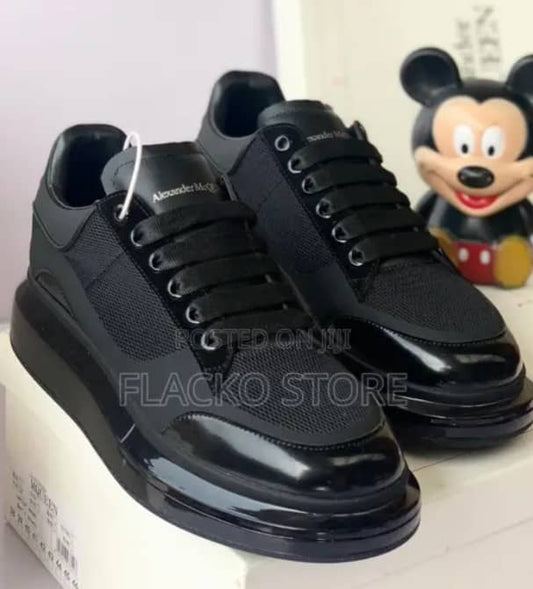 McQueen BLACK